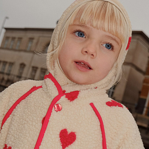 Жакет флисовый Flöss "Simone Soft White Heart", пылающие сердца